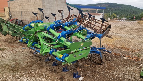 Cultivador  Agromet - 21 brazos con rodillo y rastra
