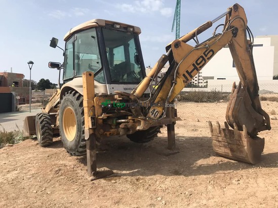 Retroexcavadora NEW HOLLAND 95 (AVERIADA)