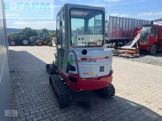 Excavadora - Takeuchi - tb 225 v4
