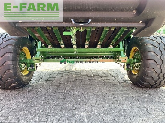 Empacadora gigant - John Deere - v451 m