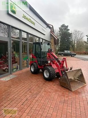 Telescopica - Schaffer - 2030 s mit kabine und straßenbeleuchtung
