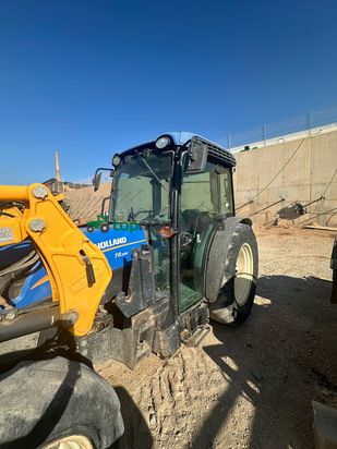 Tractor agrícola - New Holland - Tractor con pala New Holland T4.105F