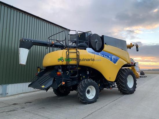 Cosechadora de Cereal - New Holland - CR9060