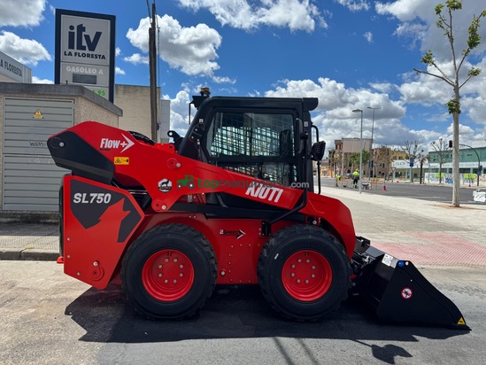 Minicargadora KIOTI SL750