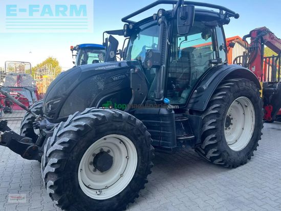 Tractor agrícola - Valtra - n134 a mit rüfa und forstausrüstung