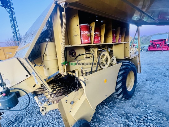 Empacadora gigant - New Holland - D 1000