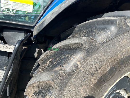 Tractor agrícola - New Holland - t 8.435 uc