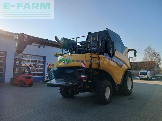 Cosechadora de Cereal - New Holland - cr 8.80