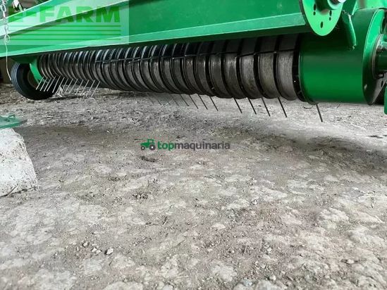 Empacadora gigant - John Deere - 864