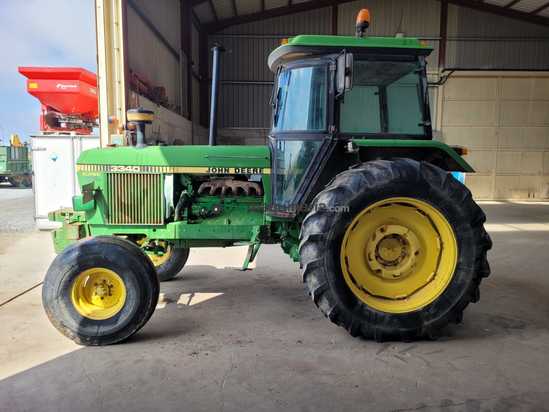 Tractor agrícola - John Deere - 3340