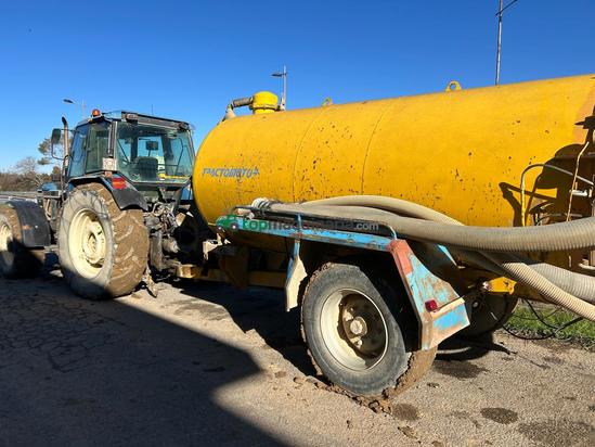 Tractor agrícola - Ford - 8340 DT + CUBA DE 9000 LTS