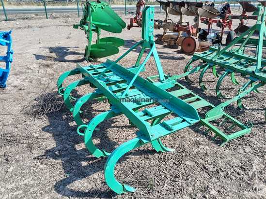 Cultivador agricola de 9 brazos fijos