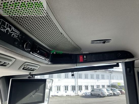 Cosechadora de Cereal - Claas - trion 750 + v770