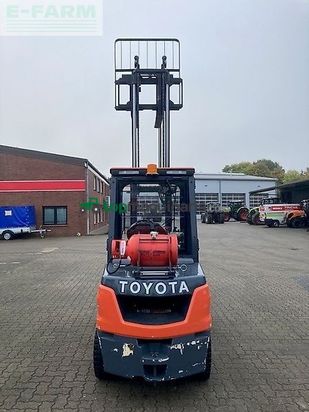 Elevadora - Toyota - 02-8fgjf35