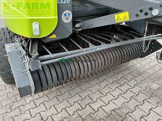 Empacadora gigant - Claas - variant 380 rc