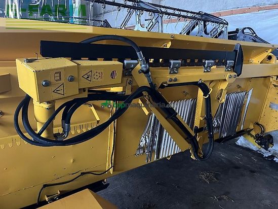 Cosechadora de Cereal - New Holland - cr 9.80