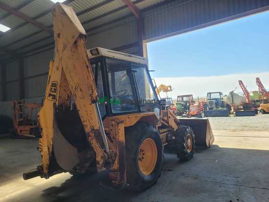  Retroexcavadora JCB Modelo 3D 