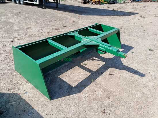 Trajilla con enganche de lanza