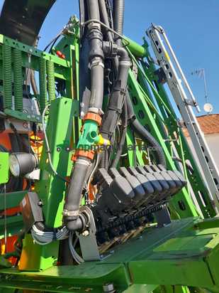 Pulverizador suspendido AMAZONE  UF 1501 PREMIUM