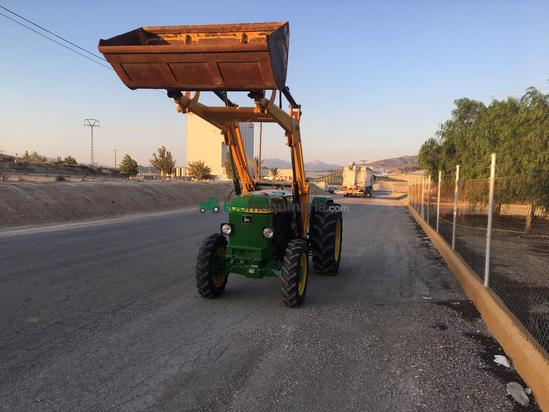 Tractor agrícola - John Deere - 2450F