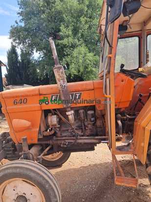 Tractor agrícola FIAT- 640