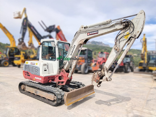 Miniexcavadora TAKEUCHI TB250