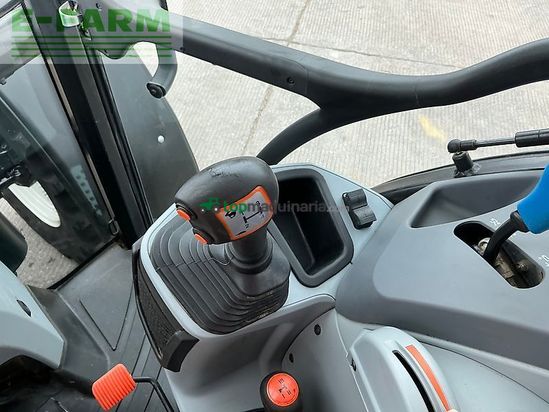 Tractor agrícola - New Holland - t5.110 tractor (st26832)