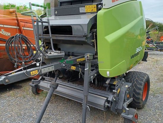 Empacadora gigant - Claas - variant 360 rc