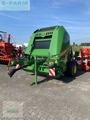 Empacadora gigant - John Deere - v451 m