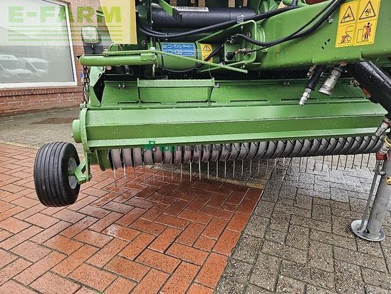 Empacadora gigant - Krone - comprima v 150 xc