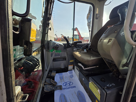 Miniexcavadora TAKEUCHI TB250