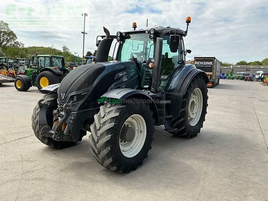 Tractor agrícola - Valtra - t254 versu tractor (st26300)