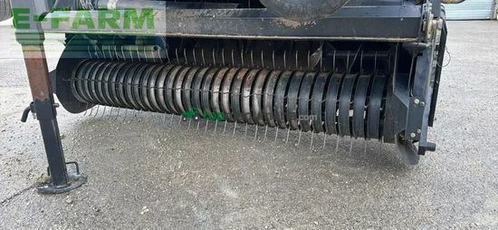 Empacadora gigant - New Holland - roll belt 180 se