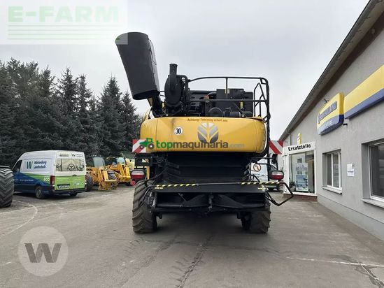 Cosechadora de Cereal - New Holland - cr 8.90