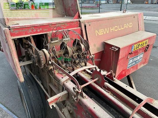 Empacadora gigant - New Holland - super hayliner a286 kleine pakkenpers