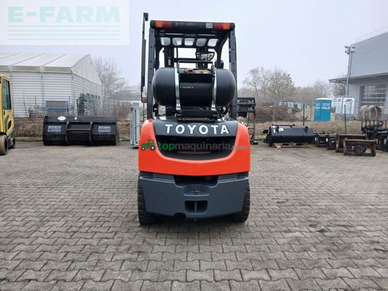 Elevadora - Toyota - 02-8fgf30