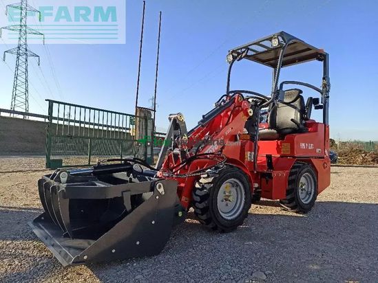 Telescopica - Toyo - valet de ferme avec godet multi-service disponible