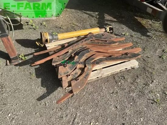 Remolqu esparcidor - Keenan - mecafibre380