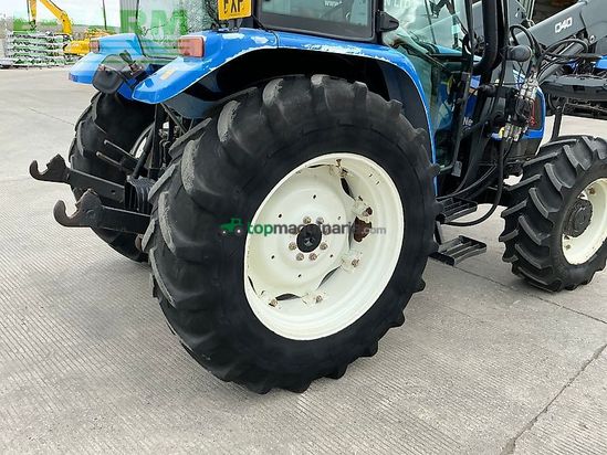Tractor agrícola - New Holland - t5040 tractor (st25992)