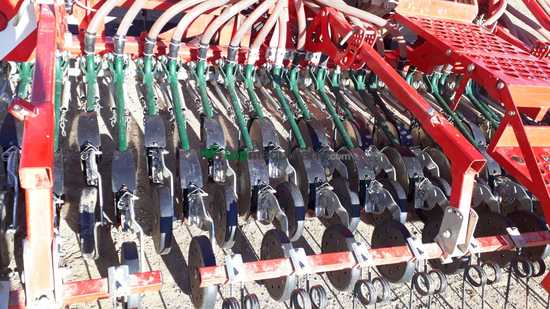 SEMBRADORA DE CEREAL - Vogel & Noot - MASTER DRILL DF-HA 450