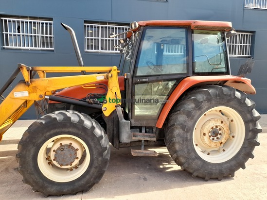 Tractor agrícola - New Holland - L95 con pala Tenias