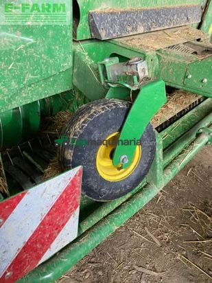 Empacadora gigant - John Deere - v 461 m rc 13 filet