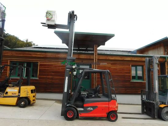 Elevadora - Linde - e30l-01 mit freihubmast + ss ( batt. 2021 )