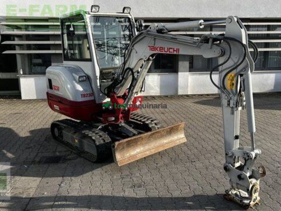 Excavadora - Takeuchi - tb 230