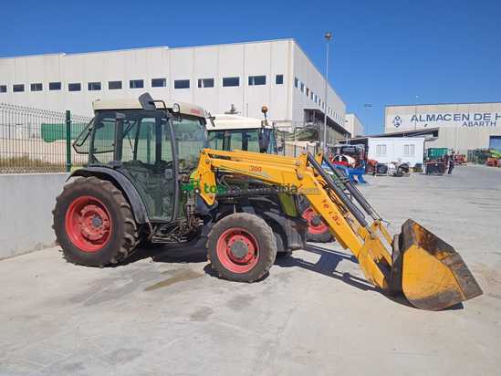 Tractor agrícola - Claas - Nectis 257F con pala 