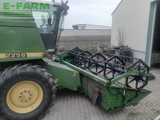 Cosechadora de Cereal - John Deere - 2256