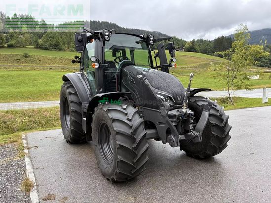 Tractor agrícola - Valtra - g135 v schwarzmetallic