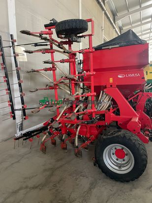 Sembradora seminueva de 6 m Lamusa