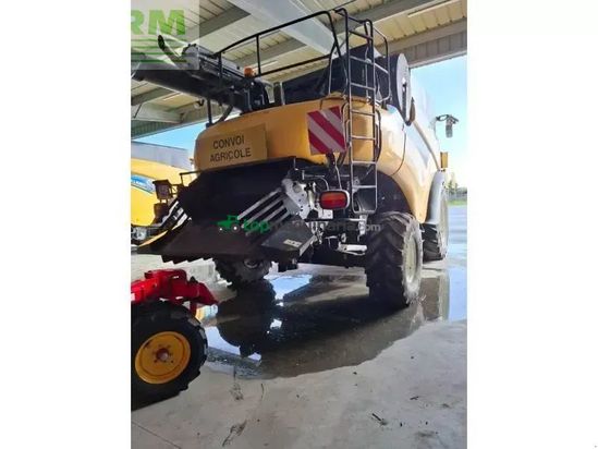 Cosechadora de Cereal - New Holland - cr9070