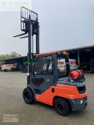 Elevadora - Toyota - 02-8fgjf35